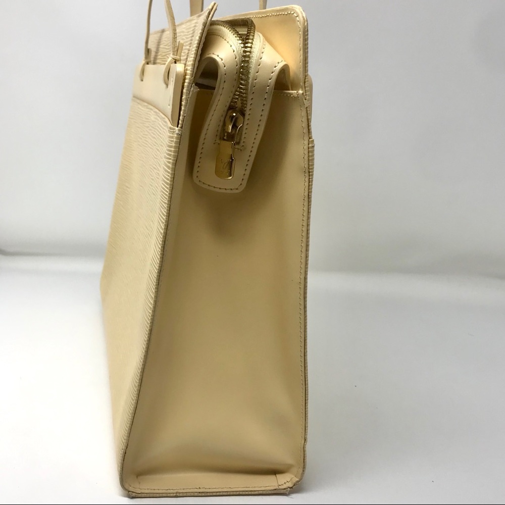 *SOLD* Louis Vuitton Vanilla Epi Croisette w/ Box/Dustbag - Picture 5 of 13